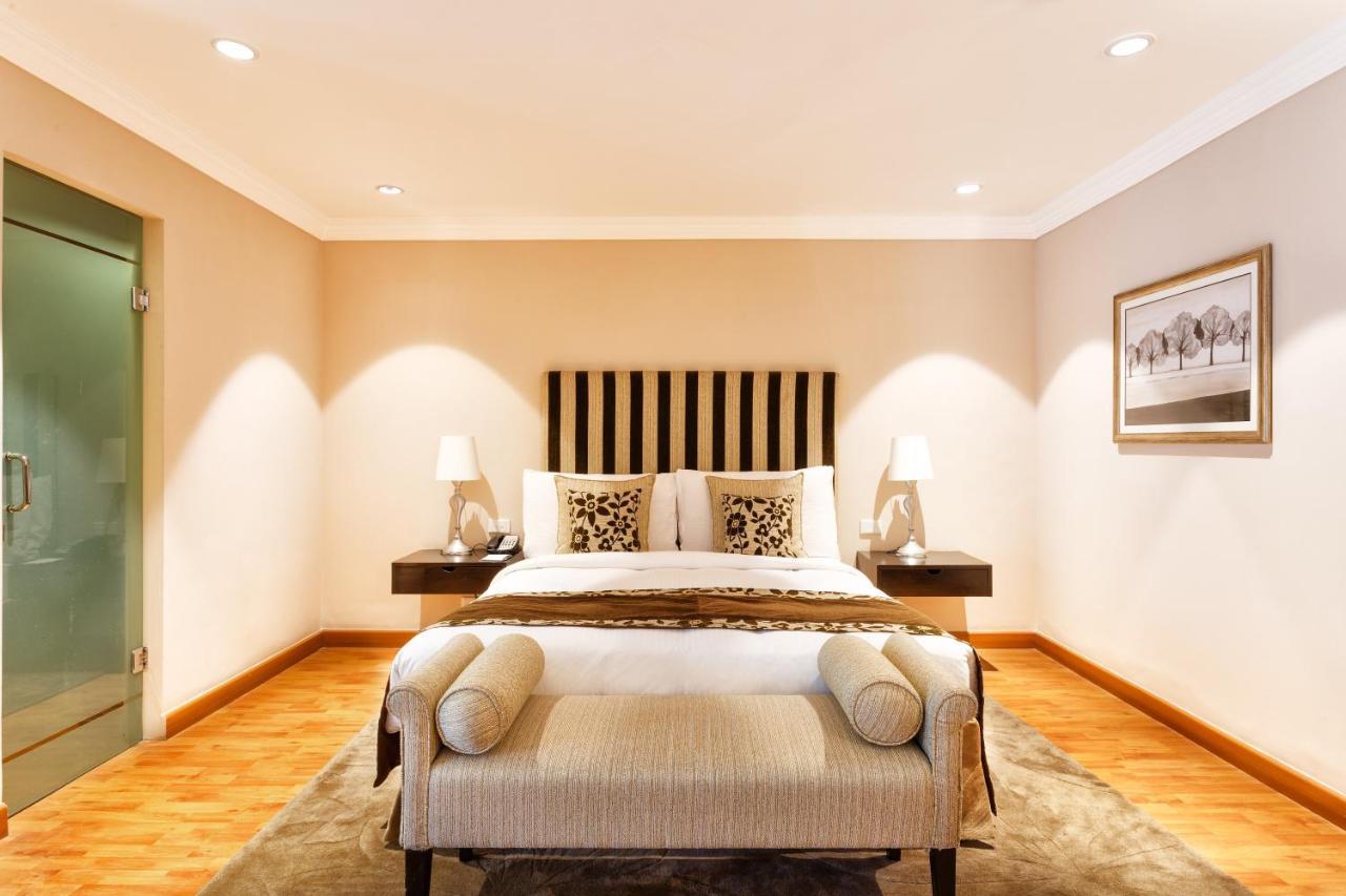Hotel The Claridges Nueva Delhi Exterior foto A bedroom at the Taj Mahal Palace