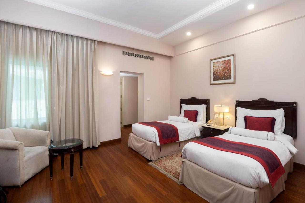 Hotel The Claridges Nueva Delhi Exterior foto Deluxe Room