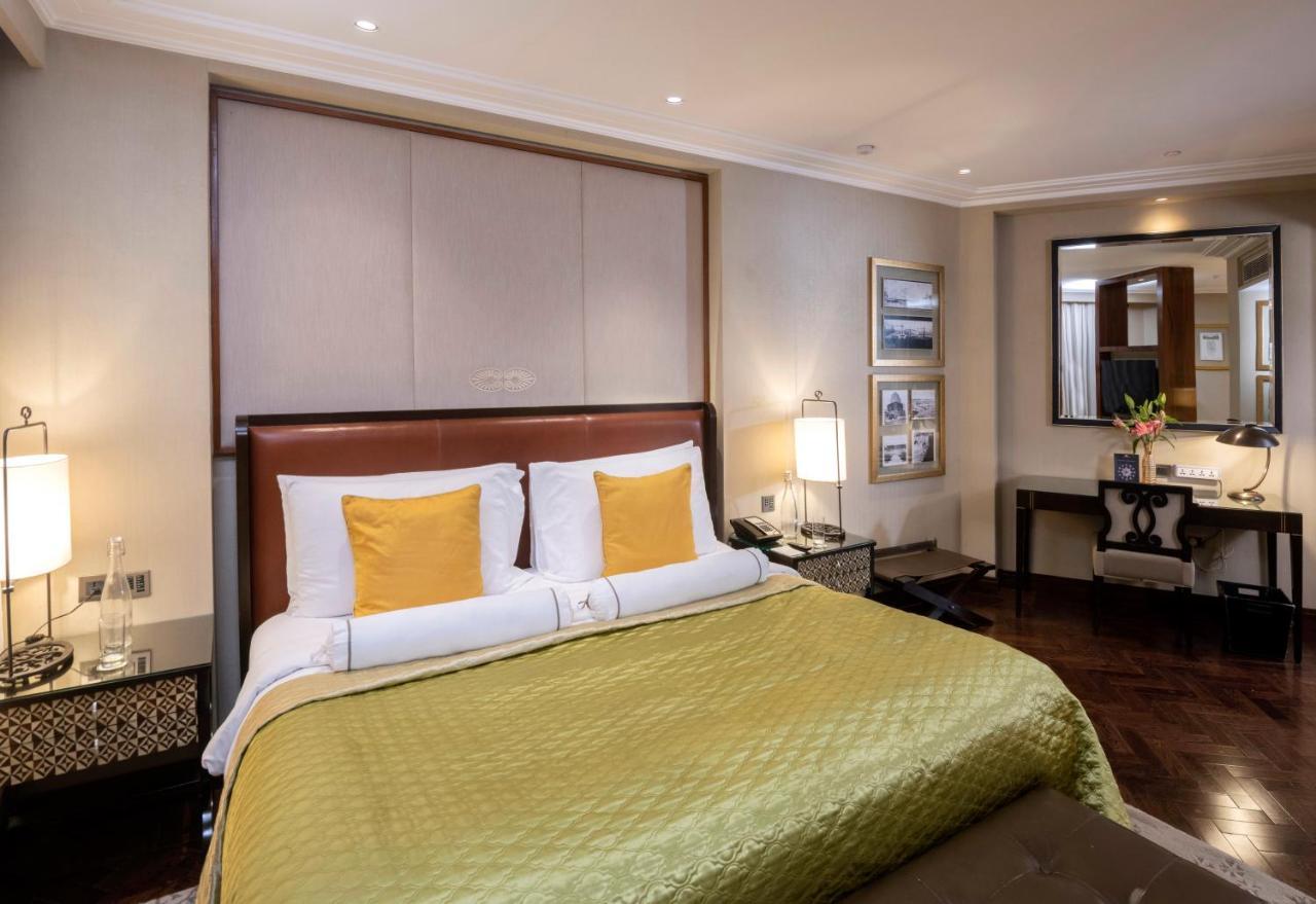 Hotel The Claridges Nueva Delhi Exterior foto A room at the Taj Mahal Palace