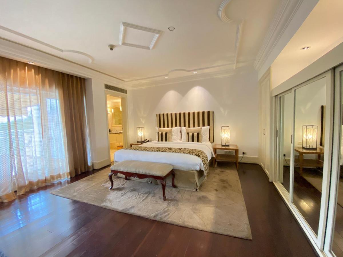 Hotel The Claridges Nueva Delhi Exterior foto A bedroom at the Taj Bengal