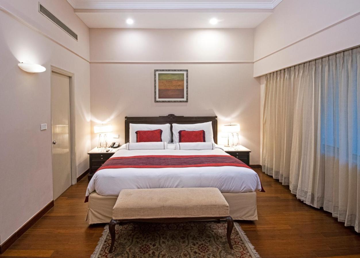 Hotel The Claridges Nueva Delhi Exterior foto A bedroom at the Taj Bengal