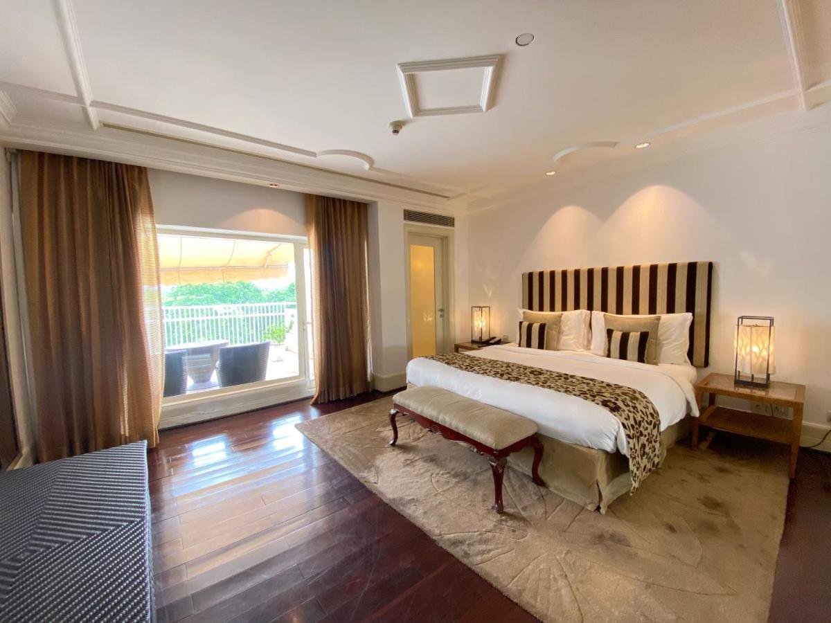 Hotel The Claridges Nueva Delhi Exterior foto A bedroom at the Taj Mahal Palace