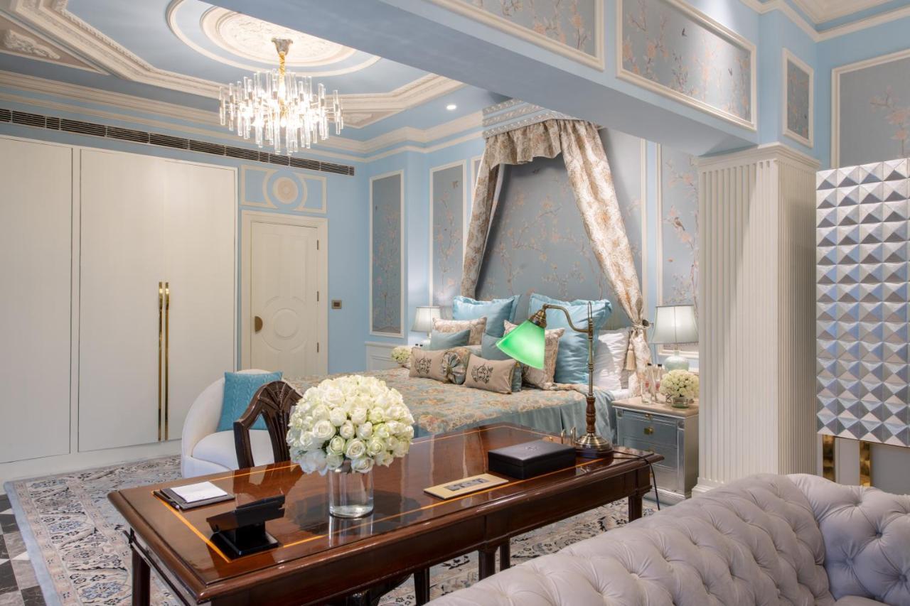 Hotel The Claridges Nueva Delhi Exterior foto A bedroom at the hotel
