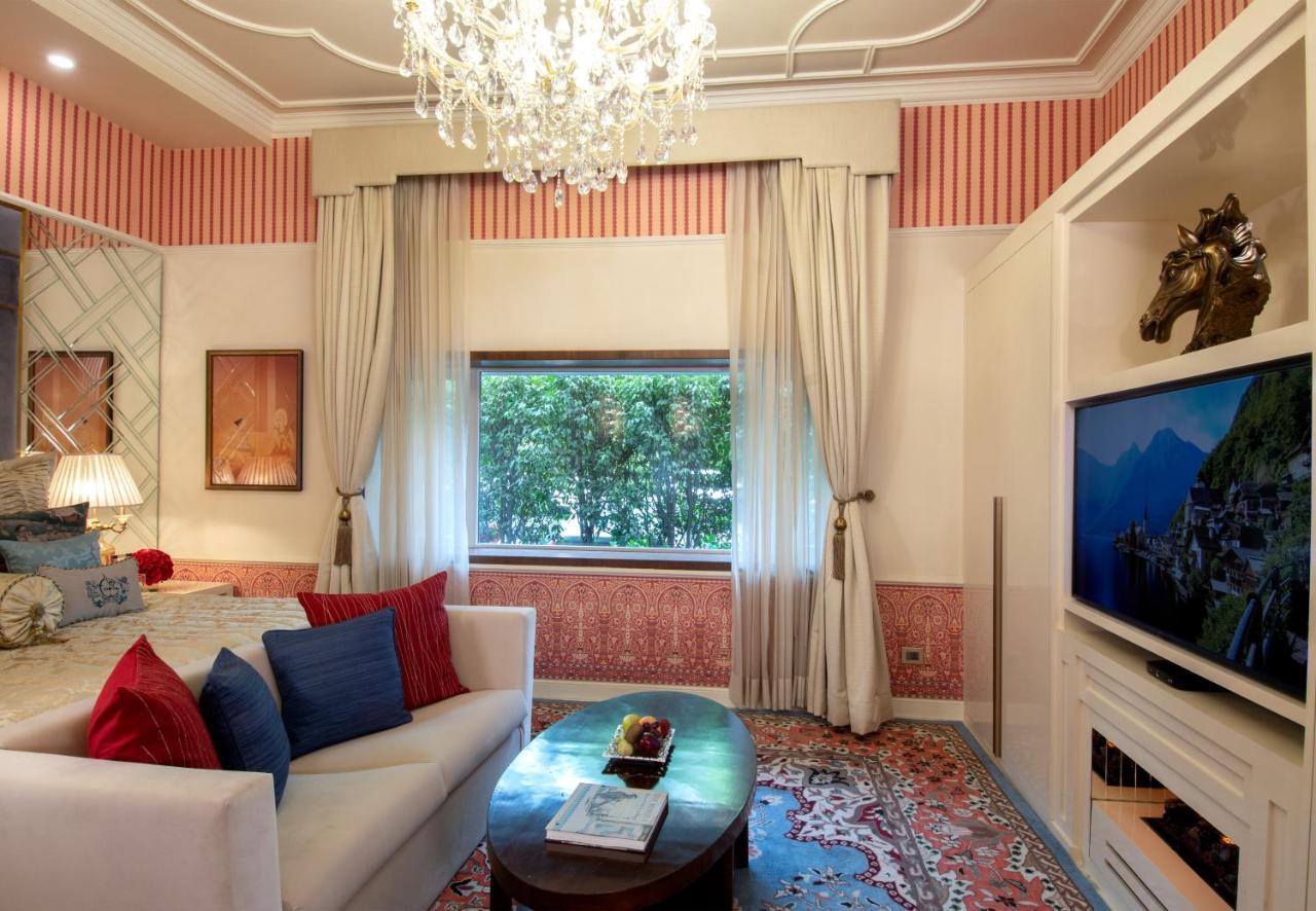 Hotel The Claridges Nueva Delhi Exterior foto A living room at the Taj Mahal Palace