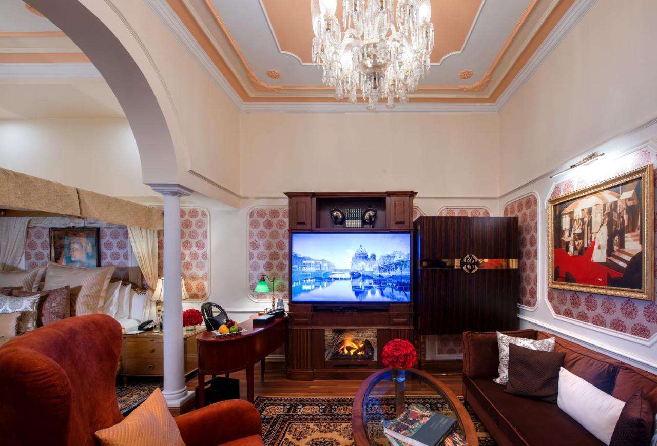 Hotel The Claridges Nueva Delhi Exterior foto A living room in the Imperial Suite