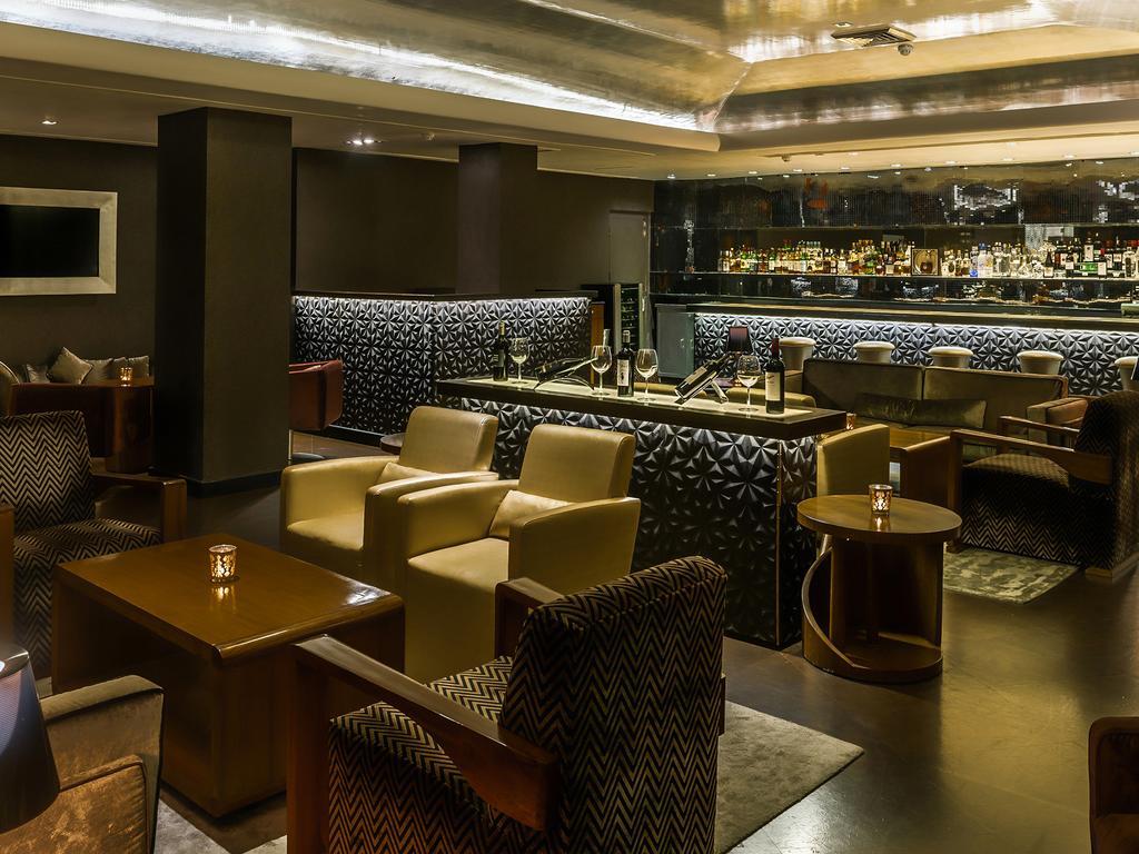 Hotel The Claridges Nueva Delhi Exterior foto The bar at the Concourse Lounge